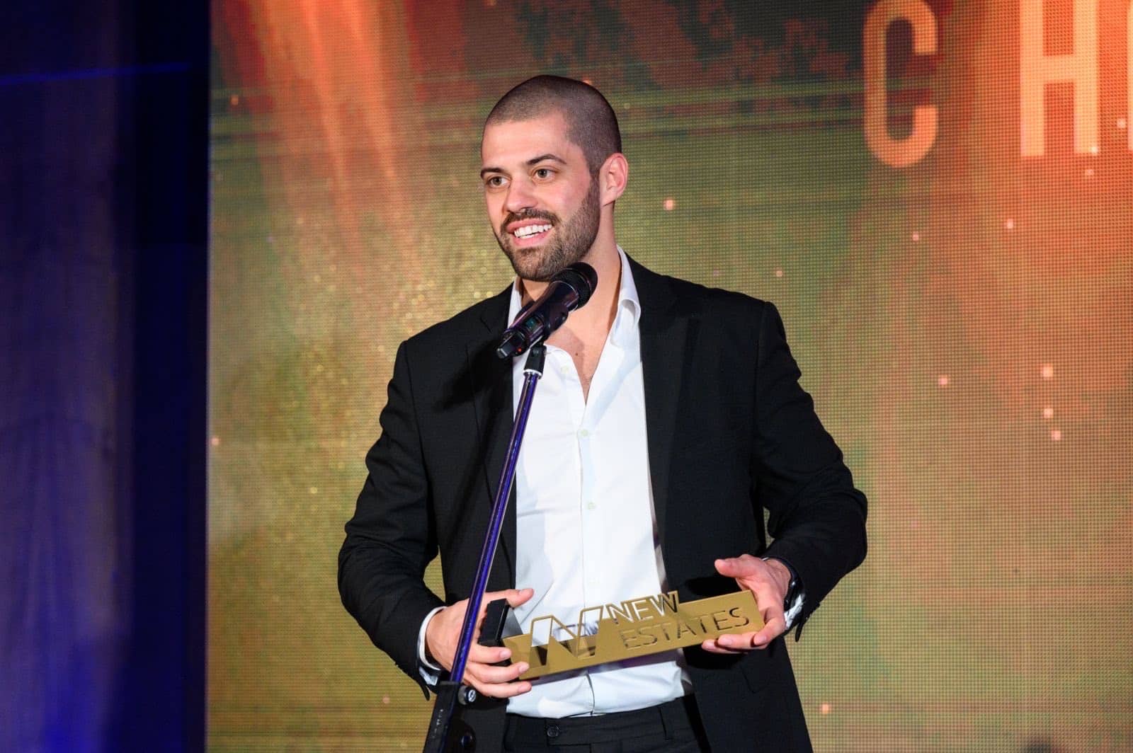 Николай Ставрев грабна престижните награди „Консултант с най-голям оборот“ , „Консултант с най-голям брой сделки“ и „Customer Champion“ за 2022 г. на New Estates